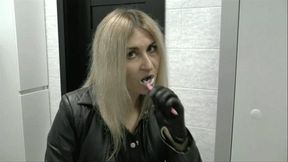 Brush your teeth, make up in your face and then you brush your hair in the leather gloves WMV FULL HD 1080p