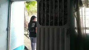 Hot HOT MOM gets a surprise creampie from the delivery guy