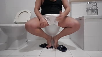 GG Flood of piss in my bathroom and Hands Free Orgasm