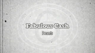 Man neukt brunette Melody Jordan in haar kont en geeft een orgasme