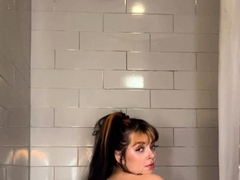 Amateur brunette double toying on webcam