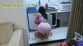 vitoria beatriz ela e uma cozinheira muito boa eu preferir comer a rabada ela estava na cozinha ela adora dar o cuzinho ela pediu porra gosar na boca dela