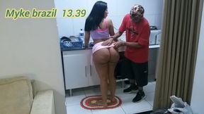 vitoria beatriz ela e uma cozinheira muito boa eu preferir comer a rabada ela estava na cozinha ela adora dar o cuzinho ela pediu porra gosar na boca dela