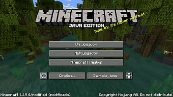 Jogando Minecraft