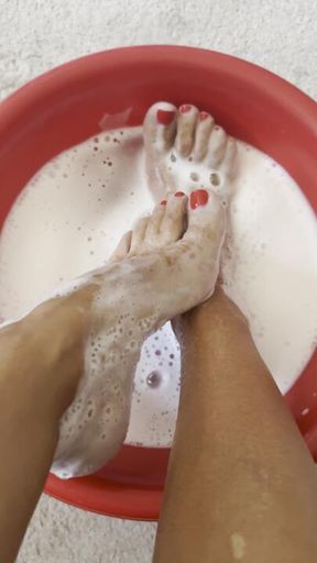 Soapy Foot Tease 💦👣
