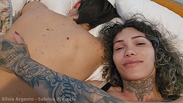 La mia amica Sabrina mi sveglia col cazzo duro