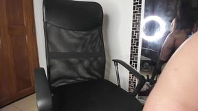 teen deja la camara enccendida mientras se masturba