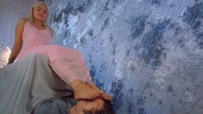 The Princess Khaleesi - Loves To Feel His Tongue On Her Dirty Feet - Full - Russian Language