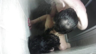 Iso perse latina korkokengissä ottaa rajua anaaliseksiä takaapäin ja tahmeaa creampie-orgasmia