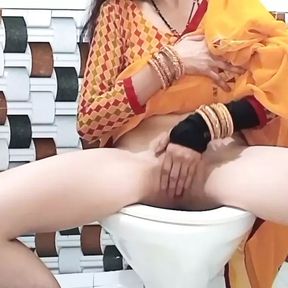 Indian hot bhabhi fucked in toilet