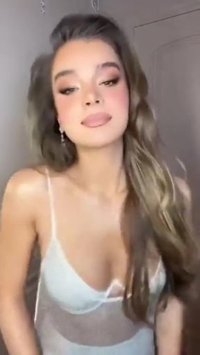 Sexy celebrity Hailee Steinfeld exposes her body in a steamy scene