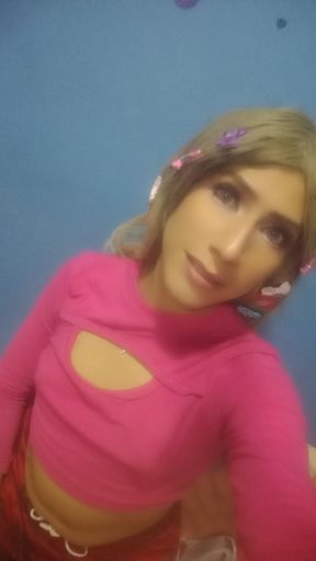 Esta linda femboy11 vende contenido para sus seguidores