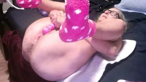 Hot MILF Teases Wet Pussy&#x270C; withbutt Plug
