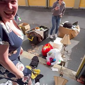 Storage unit auction ends in public FFM quickie