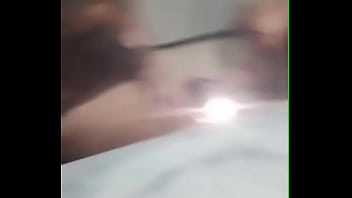 Minha amiga me vendo com muito tes&atilde_o ela chamou seu vizinho e ele me deu pau na boca e bucetinha