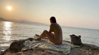Stranger puts sunscreen to me at nudist beach now my body burns all over