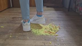 Food crush in sold shoes