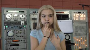 Sophia Warms Up Her Face for Blowing (MP4 - 720p)