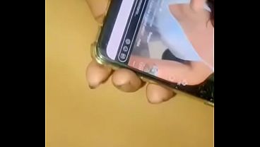 MI NOVIA NO SE DA CUENTA QUE ESTOY MIRANDO A OTRAS CHICAS MIENTRAS LO HAGO CON ELLA
