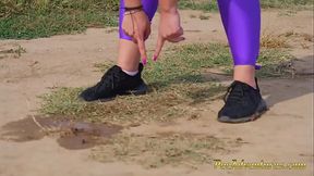 Fat girl desperate to pee outdoor wet her panties outdoor and smoke until they dry