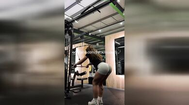18yo brunette squirts live on TikTok with massage gun fail