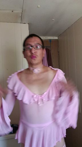 Me playing with my jiggle booty in my Pink outfit, lmk what you think of my outfit. Should I try CEI it, lmk in the comments.