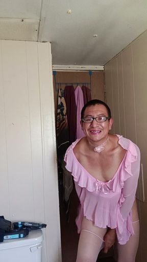 Me playing with my jiggle booty in my Pink outfit, lmk what you think of my outfit. Should I try CEI it, lmk in the comments.
