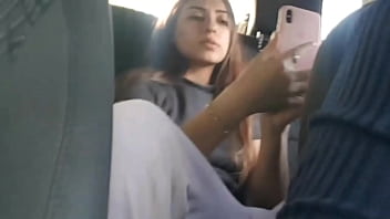 Amateur teen sube a mi uber y comienza a masturbase, tuve que irme