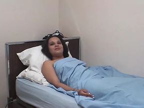 Hot hunk sucks babe&#039;s foot and cunt and gets a juicy blowjob