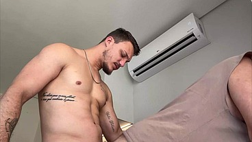 MARCOS GOIANO - LEVANDO PICA DO GATINHO DA ACADEMIA - PUTO FODENDO MEU RABO SEM CAMISINHA - MACHO COM TESÃO GOZANDO DENTRO DA MINHA BUNDA