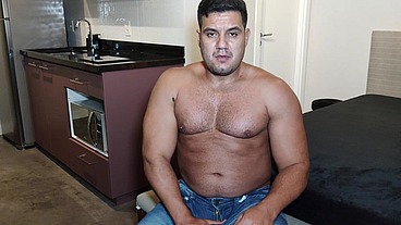 YURI GAÚCHO - URSO BRASILEIRO PAUZUDO E O FETICHE PÉS - URSO DOTADO ADORAÇÃO PÉS - URSO BIG DOTADO SOLO - GOZADA E BANHO DO URSO