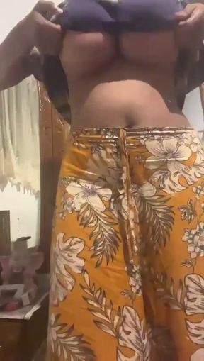 Mallu teacher show big boobs