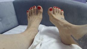Melissa Johnson Paints Her Toe Nails Red as You Jerk