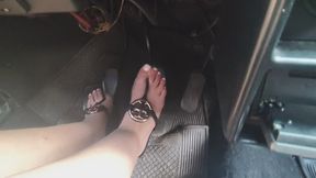 Adrianna trying to start the Fiat Uno