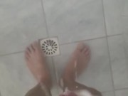 Punheta com espuma no chuveiro!