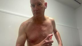 Oily show off at the gym with Titty slo-mo
