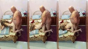 novinha boa de cama pede para o coroa gozar dentro