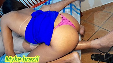 Angel Marques estava na cozinha dando uma geral na pia e seu namorado chega de pau duro e ela fãs aquele boquete e depois vai para o quarto e ganha aquela gosada nas telas