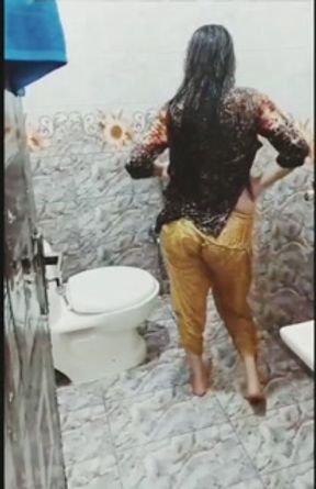 ليليا مغربية سخونة كنقلب على راجل عندو كبير يبردني أو يعمل معايا فيديو