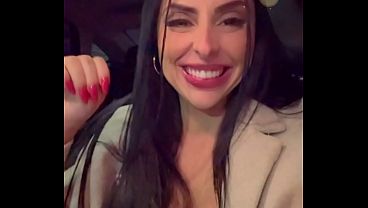 Casadinha Brasileira Deliciosa e safada, fica cheia de tes&atilde_o em casa, vai para a balada, arruma um pauzudo, fode com ele e ainda humilha o corno manso.
