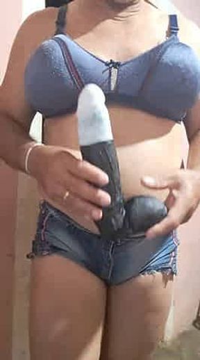 Mostrando o tamanho do pau que deixou meu cuzinho arregalado arregalado sem prega