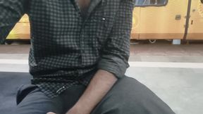 Tamil boy needed in Girls and aunty's.....