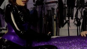 Playing with a vibrator in latex outfits (wmv)