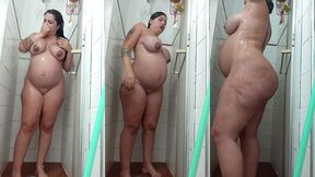 tomando um banho caprichado pra ficar cheirosa e dao um piao
