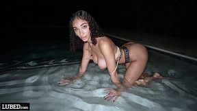 Screaming hoe shows what she can do with a colossal dick today