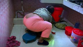 morocco big ass muslim maid from iran, cooking in kitchen and try to seduces boss for fucking - big ass and huge boobs