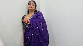 Hot Desi Bhabhi Aunty Sex Video with Saree Removing