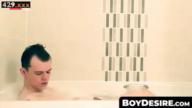 Peeing-Hottie-Leo-Ocean's - Dirty Talk & Shower Fun