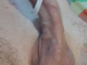 Me masturbo con las bragas de una amiga hasta llenarlas de semen
