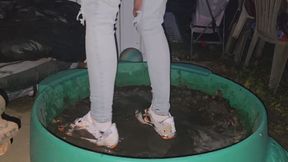 Chrissy nike shox mud play